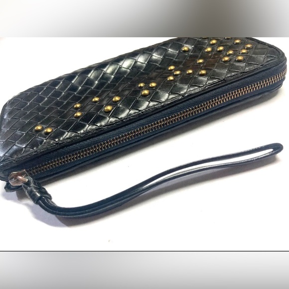 BOTTEGA VENETA VINTAGE STUDDED INTRECCIATO ZIP AROUND LEATHER LONG WALLET - Picture 4 of 16